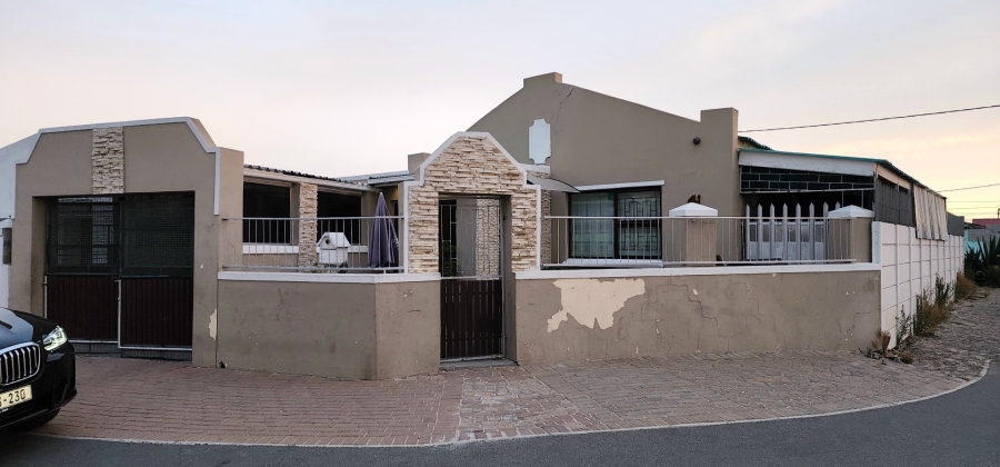 4 Bedroom Property for Sale in The Hague Western Cape